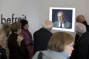 In the Pavilion, visitors can see video interviews with survivors of the Buna/Monowitz concentration camp (here: Norbert Wollheim)
'© Jessica Schäfer